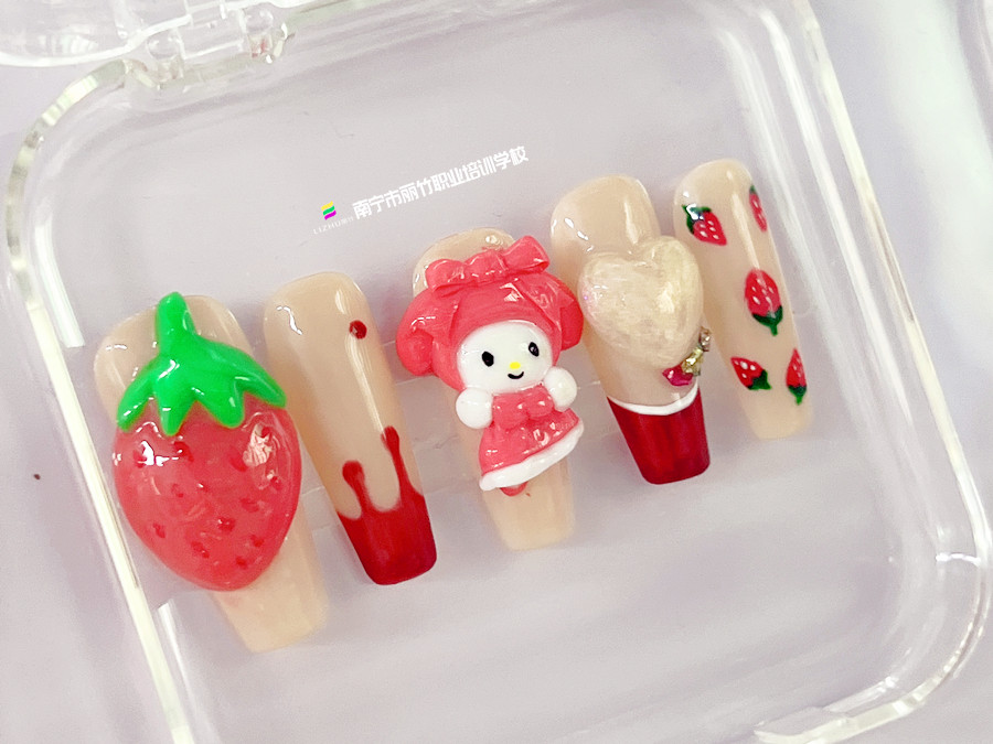 雕花卡通美甲，南寧美甲進(jìn)修培訓(xùn)作品